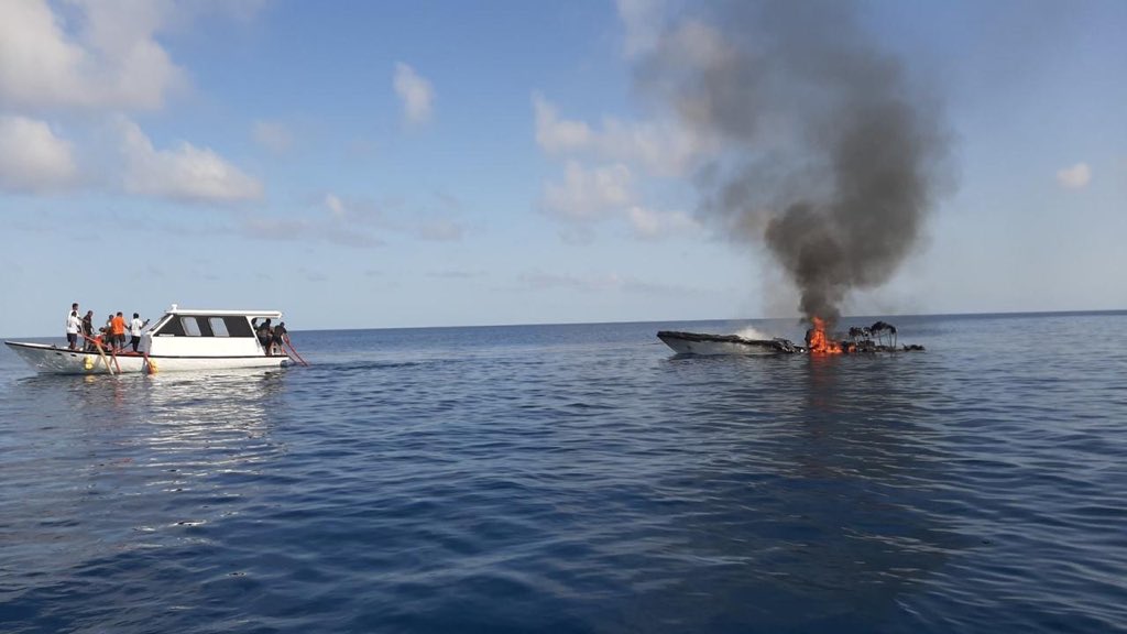 ދަތުރު ކުރަމުންދިޔަ ލޯންޗެއްގައި ރޯވެ އަނދާ ހުލިވެއްޖެ