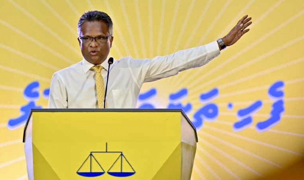 ފަރުވާ ކުޑަ ނާގާބިލު ސަރުކާރުން ދަނީ ގޯތި ދިނުން ލަސްކޮށް ރައްޔިތުންނަށް އަނިޔާވެރި ވަމުން: އާޒިމް