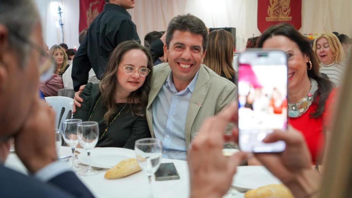 ފުރަތަމަ ފަހަރަށް ސްޕެއިންގެ ޤާނޫނު ހަދާ މަޖިލީހަށް ޑައުން ސިންޑްރަމް ހުންނަ ބޭފުޅެއް ހޮވިވަޑައިގެންފި