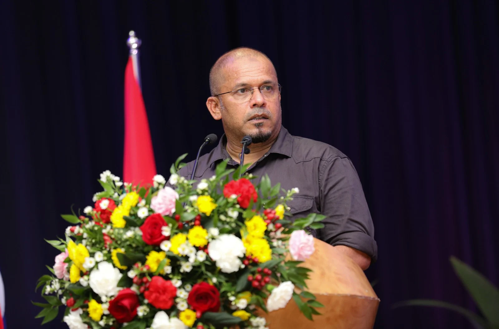 ޚިދުމަތް ދޭންވީގޮތް ކަނޑައަޅާނީ ރައްޔިތުން; ސްޓެލްކޯއަކުން ނޫން: ޝަރީފް