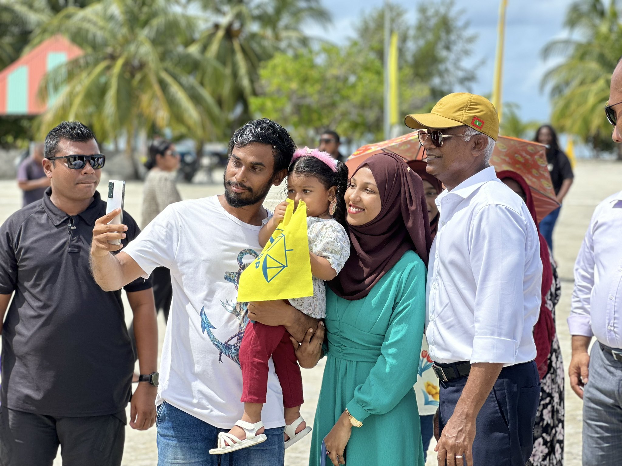 ޝަރުތު ހަމަވާ ތޭރަހާސް މީހުންނަށް އަންނަ ދައުރުގައި ފްލެޓް ދޭނަން: ރައީސް