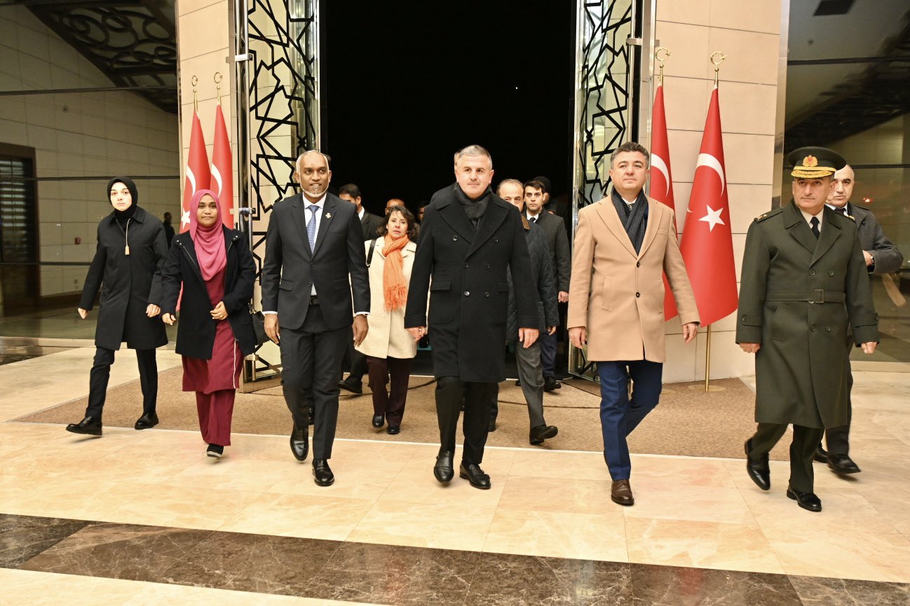 ރައީސްގެ ދެކަނބަލުން ތުރުކީ ވިލާތަށް ވަޑައިގެންފި