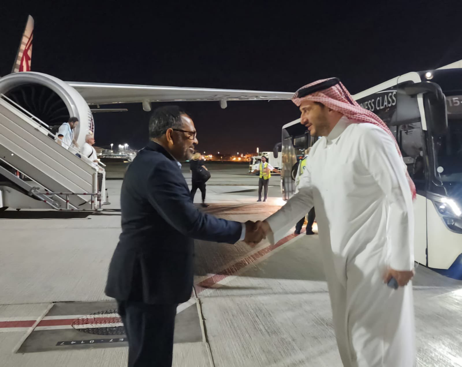 ފޮރިން މިނިސްޓަރު ރަސްމީ ދަތުރުފުޅެއްގައި ގަތަރަށް