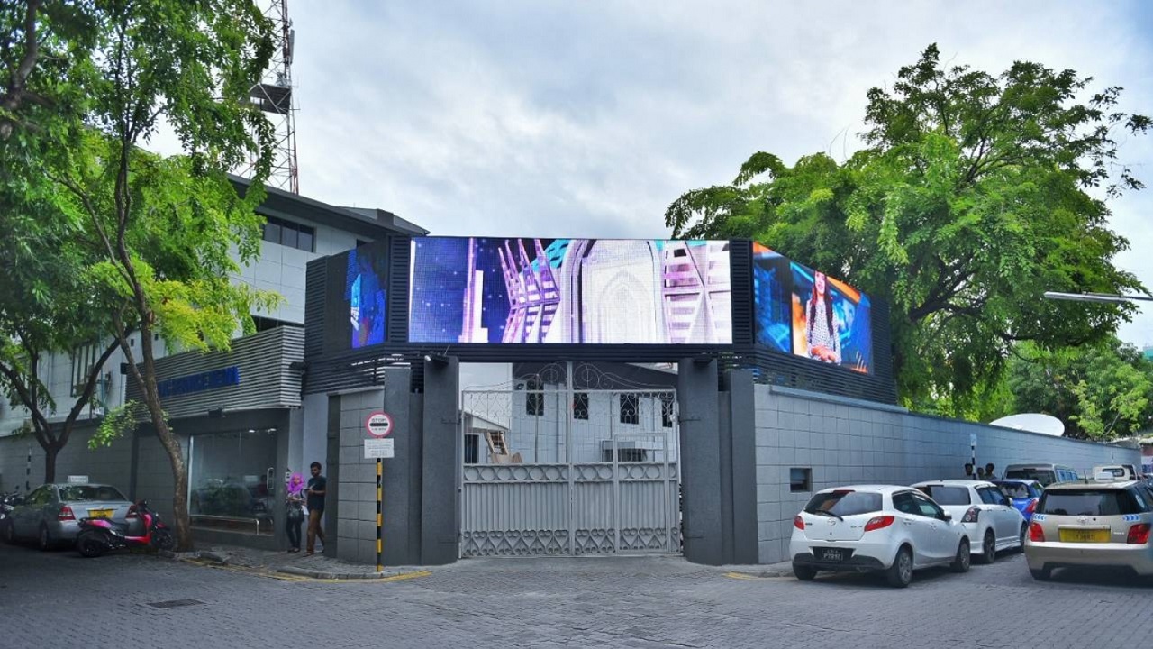 ޕީ.އެސް.އެމްގެ ކުރީގެ ޑިރެކްޓަރެއްގެ މައްޗަށް ދަޢުވާކުރަން ފޮނުވައިފި