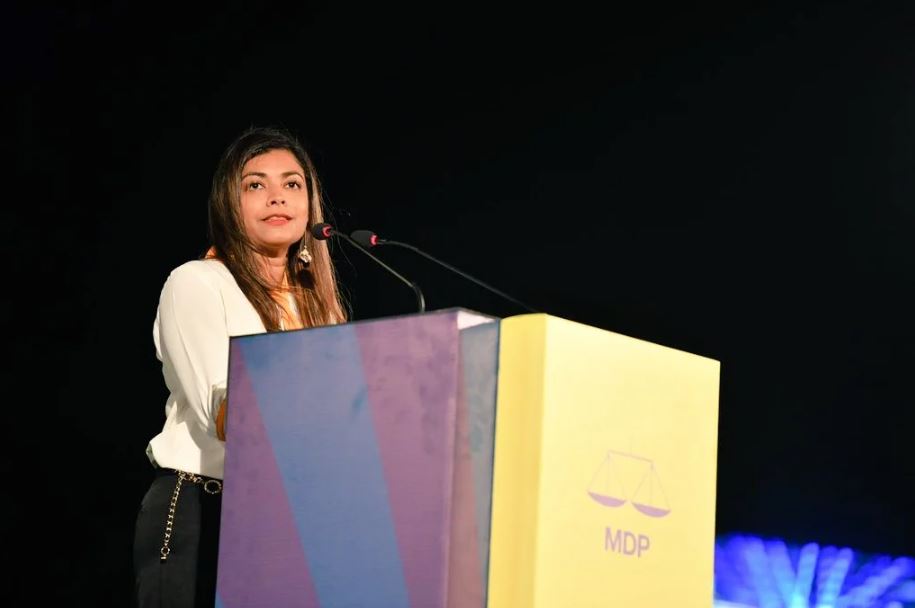 ވޯޓަށް ފިލައިގެން އުޅުނަސް މަޖިލީހުގެ މެމްބަރުންގެ އިތުބާރު އޮތް ކަމަކަށް ނުވާނެ: ރޮޒައިނާ