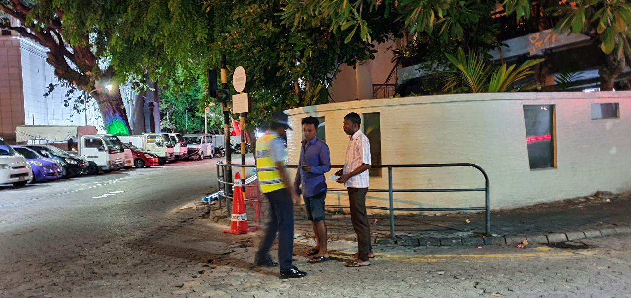 ކޯވިޑް-19: ލޮކްޑައުންގައި ޒަރޫރީ ބޭނުމަކަށް ބޭރަށް ދިއުމުގެ ކުރިން ގުޅާނެ ނަމްބަރު އާންމުކޮށްފި