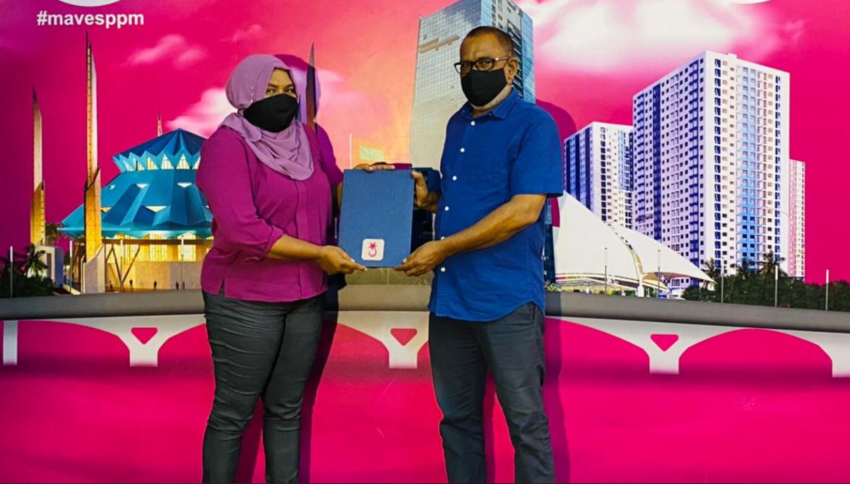 ޖޭޕީގެ ސިޓީ ކައުންސިލަރ ޔުމްނާ ޕީޕީއެމަށް ސޮއިކުރައްވައިފި