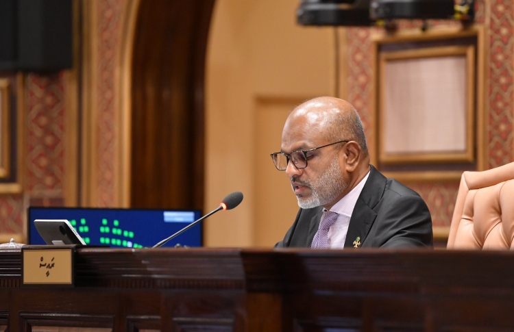 ވަޒީރުން ހާޒިރު ކުރުން ލަސްވަނީ ވަޒީރުންނާ އަދި ސުވާލުކުރާ މެމްބަރުން ރާއްޖޭގައި ނުތިބޭތީ: ނާޒިމް