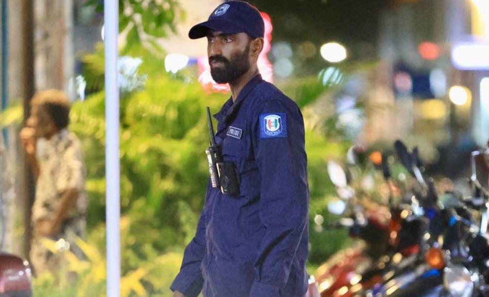 ފިހާރައެއްގެ ބިއްލޫރި ގަނޑު ތަޅާލައި ނެގި ތަކެތި ފުލުހުން ހޯދައިފި