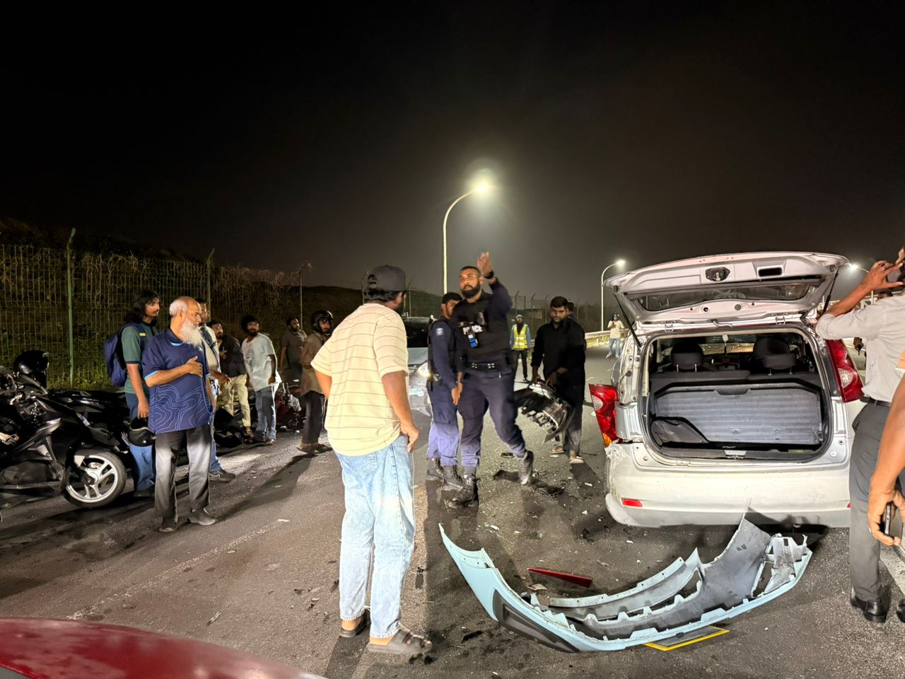 ބްރިޖްގައި ރޭހިނގި އެކްސިޑެންޓްގައި އަނިޔާވީ 4 މީހުންނަށް؛ 2 މީހުން އަދިވެސް ހޮސްޕިޓަލްގައި