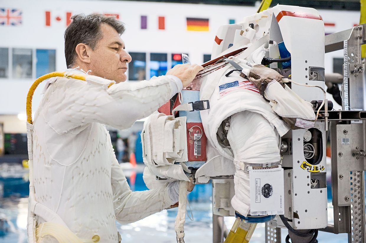 އެސްޓްރޮނޯޓުންނަށް ގިނަދުވަހު ބޭނުން ކުރެވޭނެ ޖަންގިޔަލެއް ތައްޔާރުކުރުމުގެ މަސައްކަތް ފަށައިފި