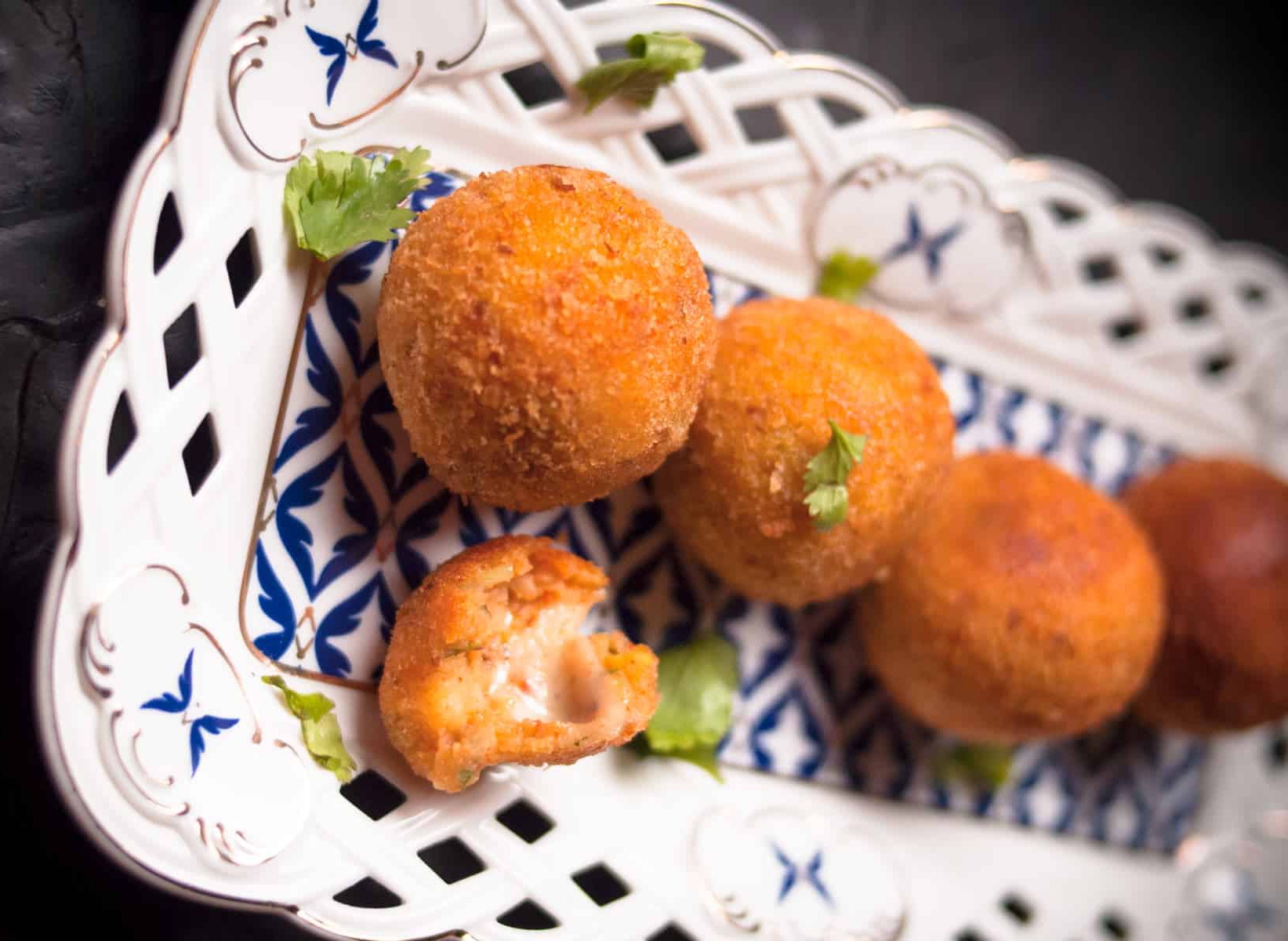 ރޯދަ ރެސިޕީ: ޕޮޓޭޓޯ ޗީޒް ބޯލްސް