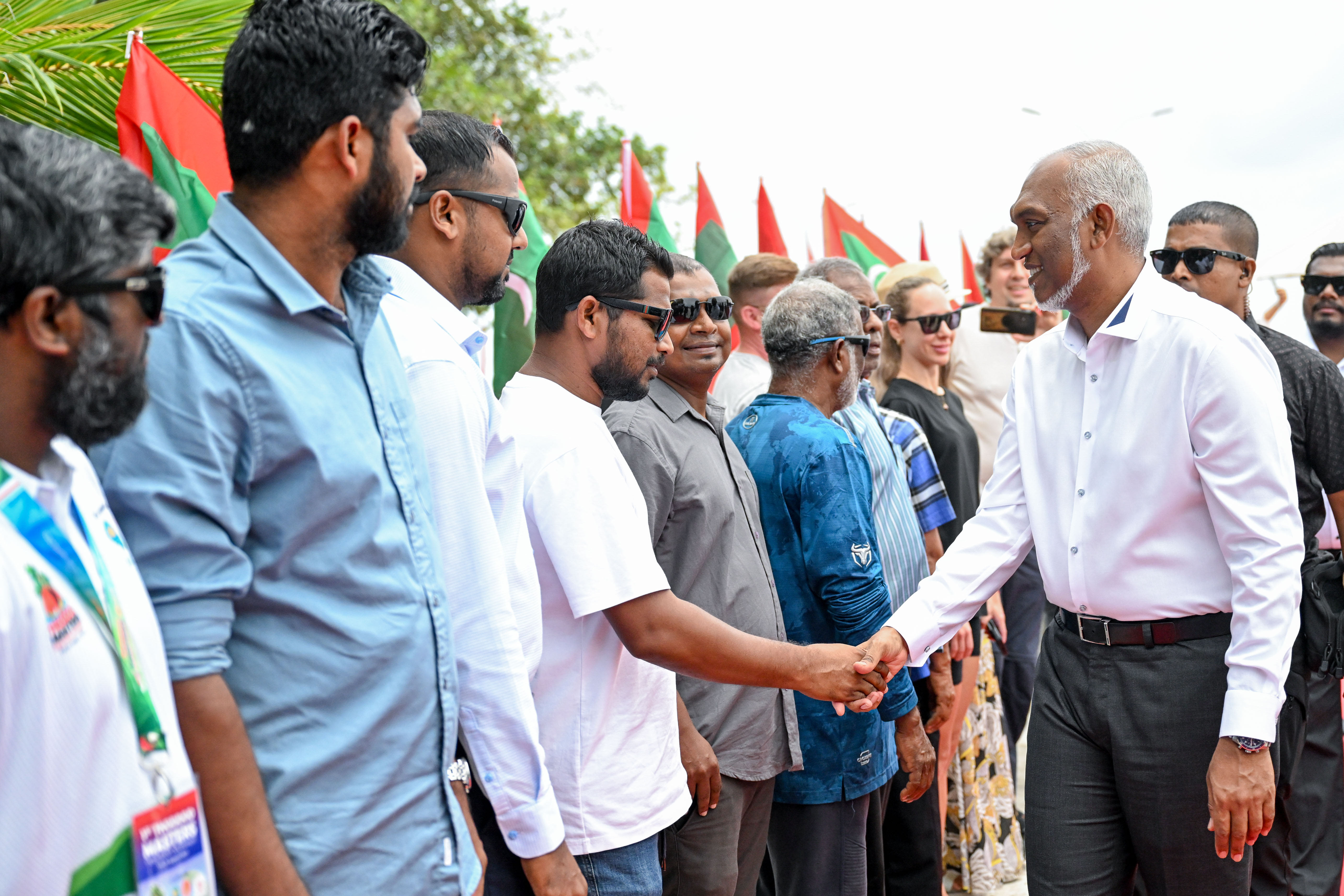 އއ. އަތޮޅަށް ކުރެއްވި ދަތުރުފުޅު ނިންމަވާލައްވައި ރައީސް މާލެ ވަޑައިގެންފި