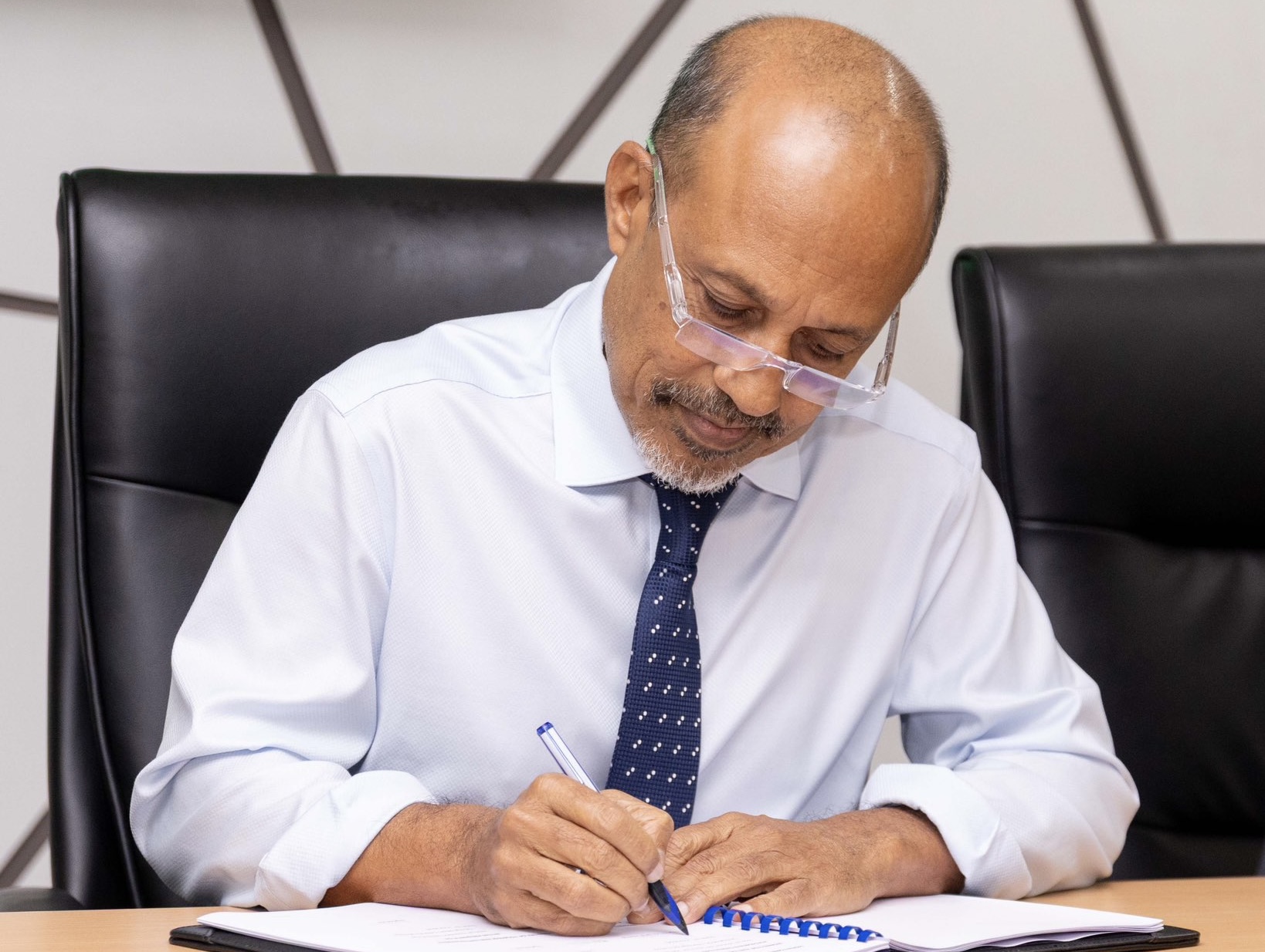 ޕީސީބީގެ އެންގުމަށް އެންމެފަހުން އެޗްޑީސީގެ އެމްޑީ މަޢުރޫފް އިސްތިއުފާ ދެއްވައިފި