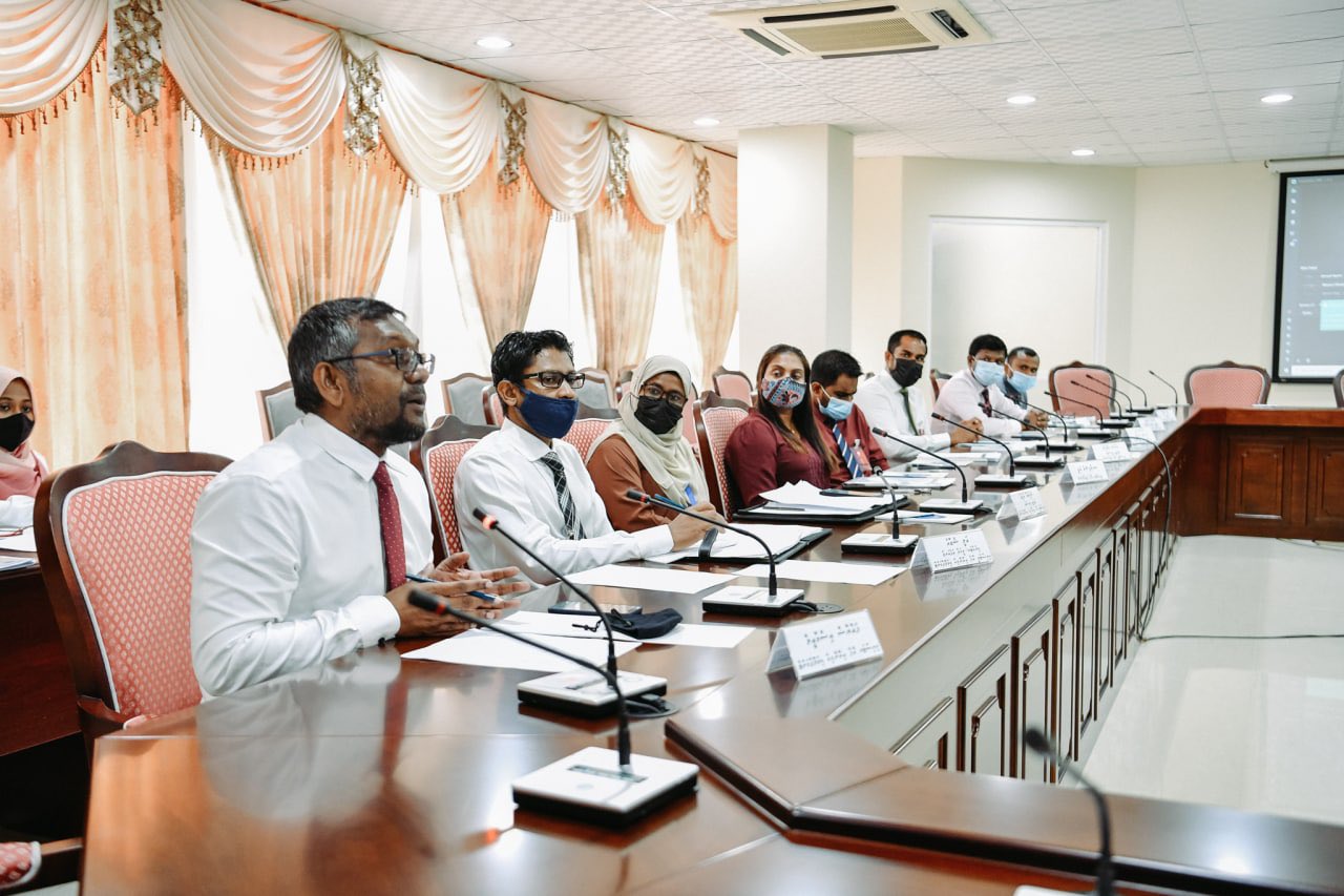 އޭޖެންސީތައް މެދުވެރިކޮށް ބިދޭސީން ގެނައުމަށް މަޖުބޫރު ކުރުމުގެ ވިސްނުމެއް ނެތް: ފައްޔާޒު