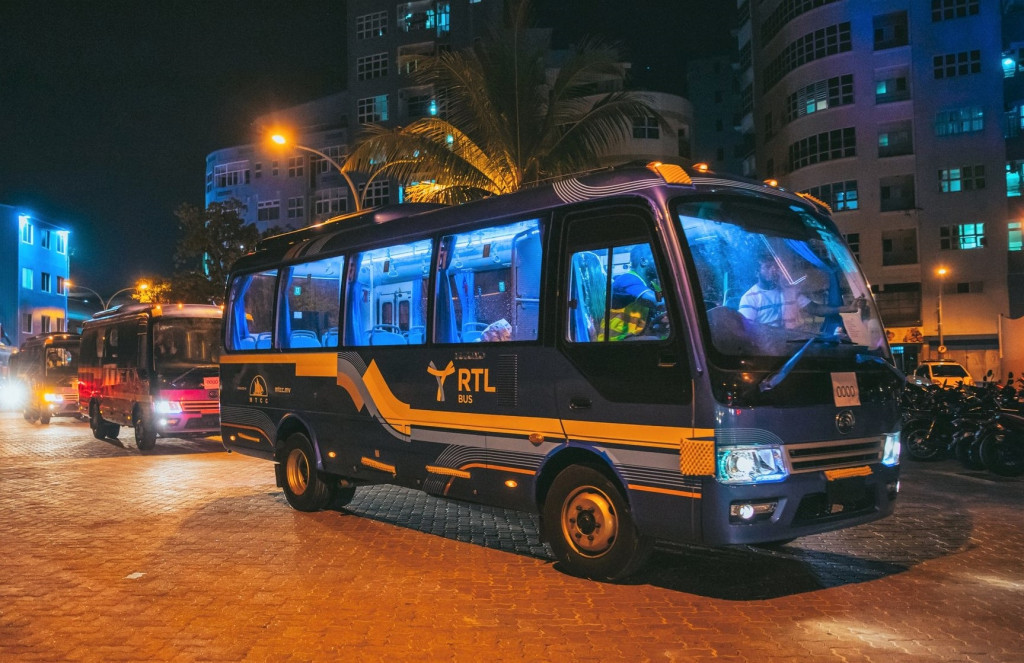 މިނީ ބަހުން ލައްކައަކަށްވުރެ ގިނަ މީހުން ދަތުރުކޮށްފި