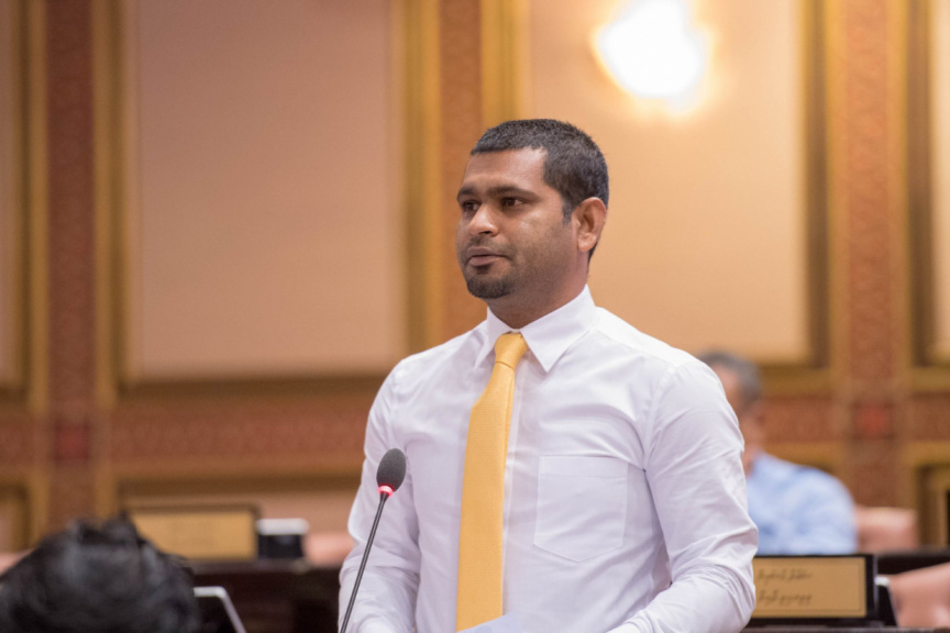 ކަރަންޓްގެ އަގު ތަފާތުނުކުރުމަށް ގޮވާލާ ޤަރާރެއް މަޖިލީހަށް ހުށައަޅައިފި