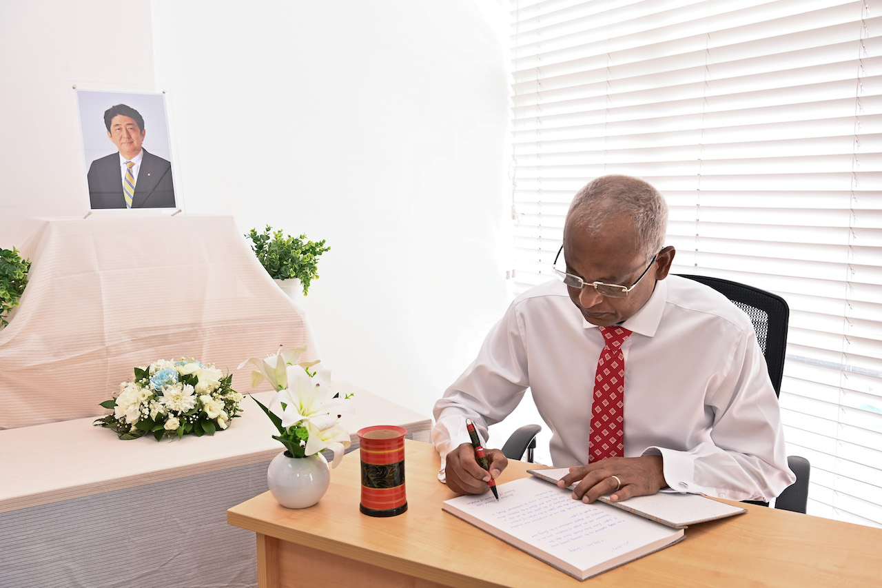 އަބޭގެ ހަނދާންތައް ރާއްޖޭގެ ރައްޔިތުން އަބަދުވެސް އާކުރާނެ - ރައީސް