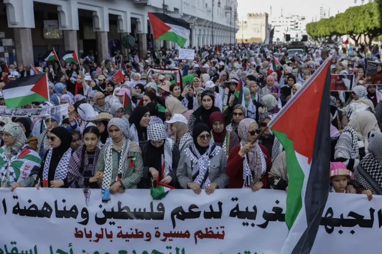 ޣައްޒާގައި އިސްރާއީލުން ކުރަމުންދާ ހަނގުރާމައާއި ދެކޮޅަށް މޮރޮކޯގައި އާންމުން މުޒާހަރާއަށް