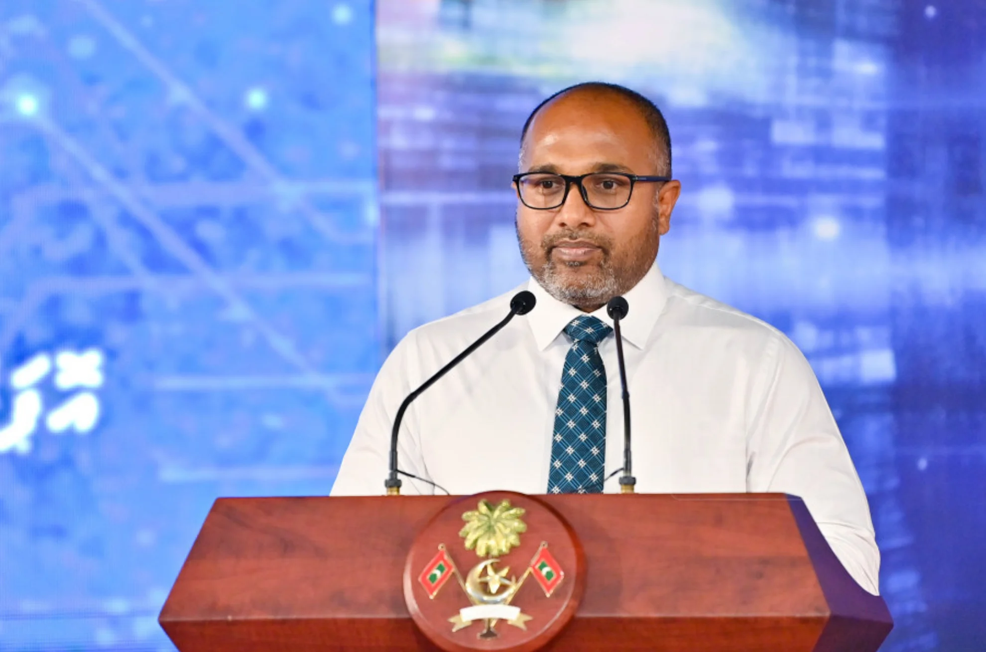 އިތުބާރު ނެތްކަމުގެ މައްސަލައިގައި ޖަވާބުދާރީވާން އިހުސާނަށް އެއްގަޑިއިރު