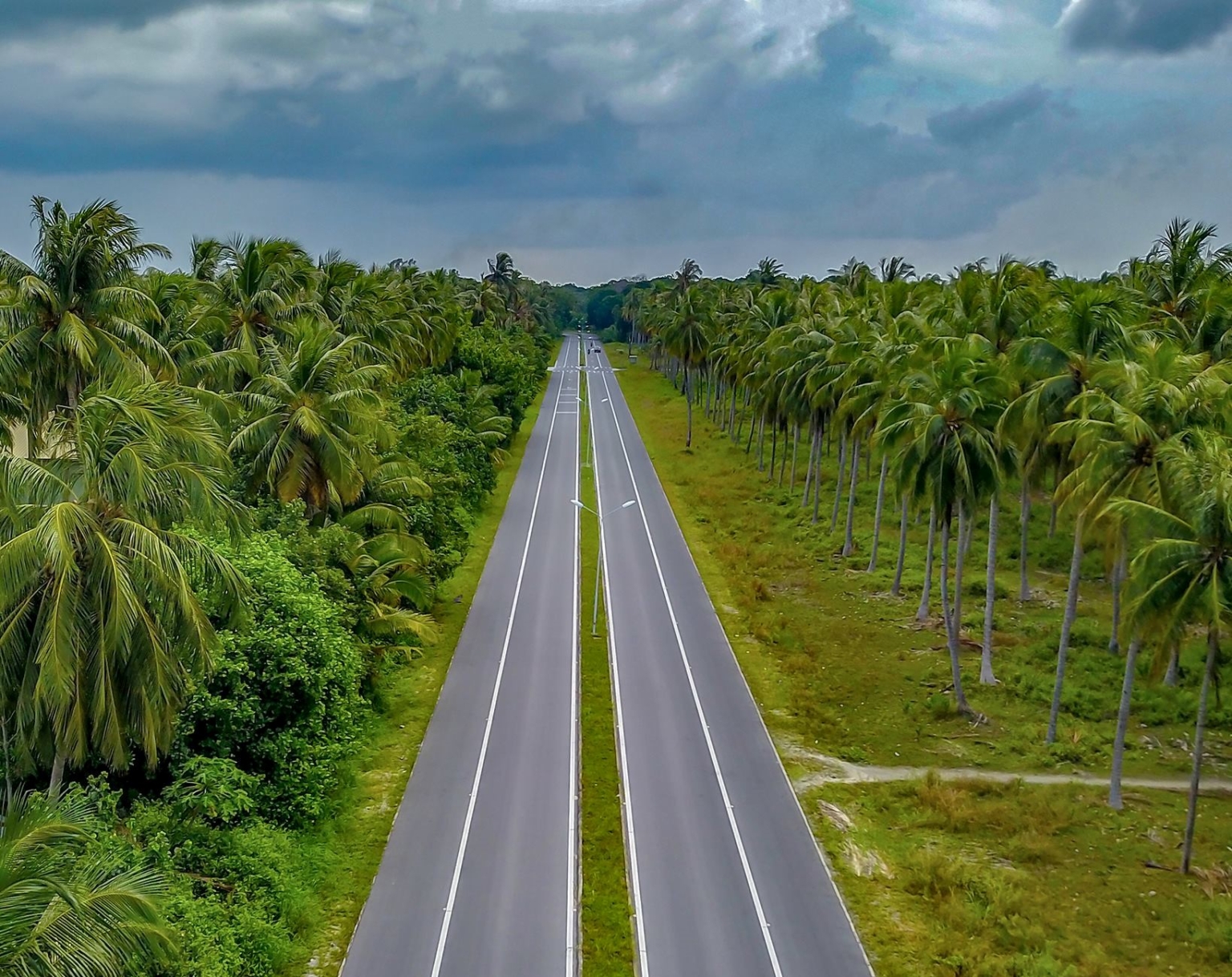 ލ. އަތޮޅުގައި އެކްސިޑެންޓެއް ހިނގައި ދެ މީހަކަށް ފަރުވާ ދެނީ