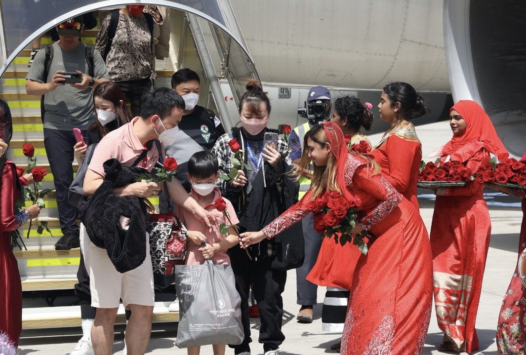 ރާއްޖެއަށް ހަތްލައްކަ ފަތުރުވެރިން ޒިޔާރަތްކޮށްފި