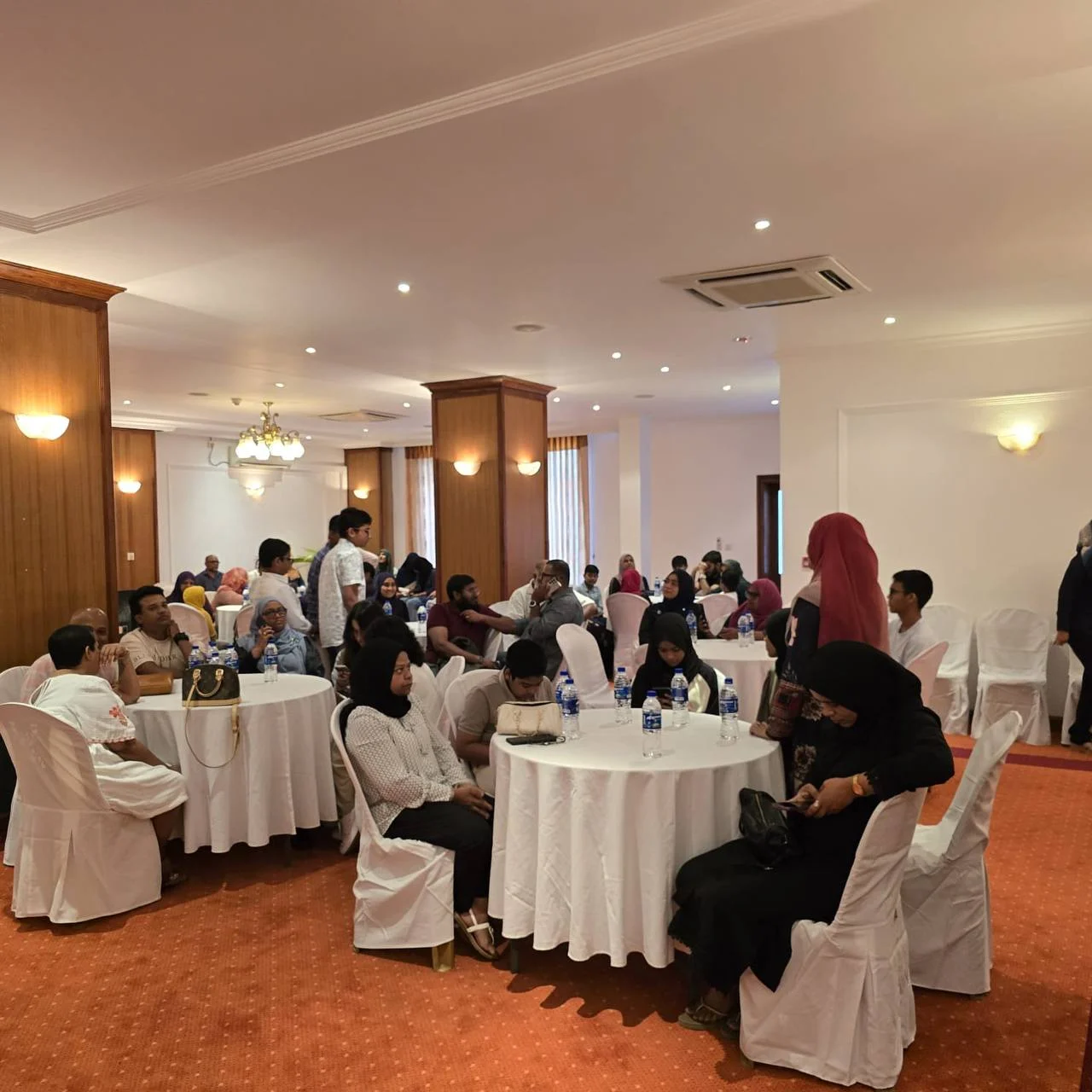 Foreign Minister meets with Maldivians living in Sri Lanka