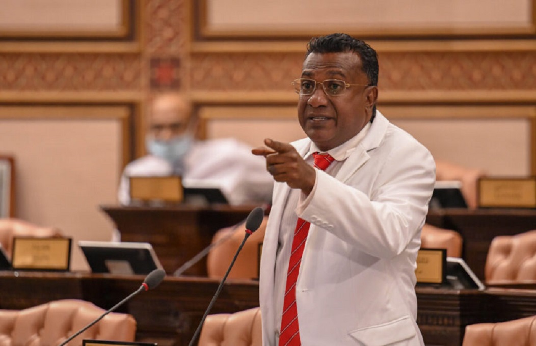 ޖާބިރުގެ ނަން އިއްވުމުންވެސް ތަޅުމުން ނުނިކުތް