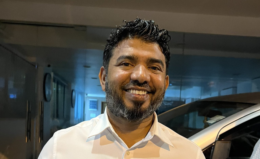 އިބޫ އާއި ޝާހިދު އޮޅުވާލެއްވުމުން ޗެއަރޕާސަންގެ ރޭހުގައި އިތުރަށް ކުރިއަށް ނުދިއުމަށް ވައްޑެ ނިންމަވައިފި