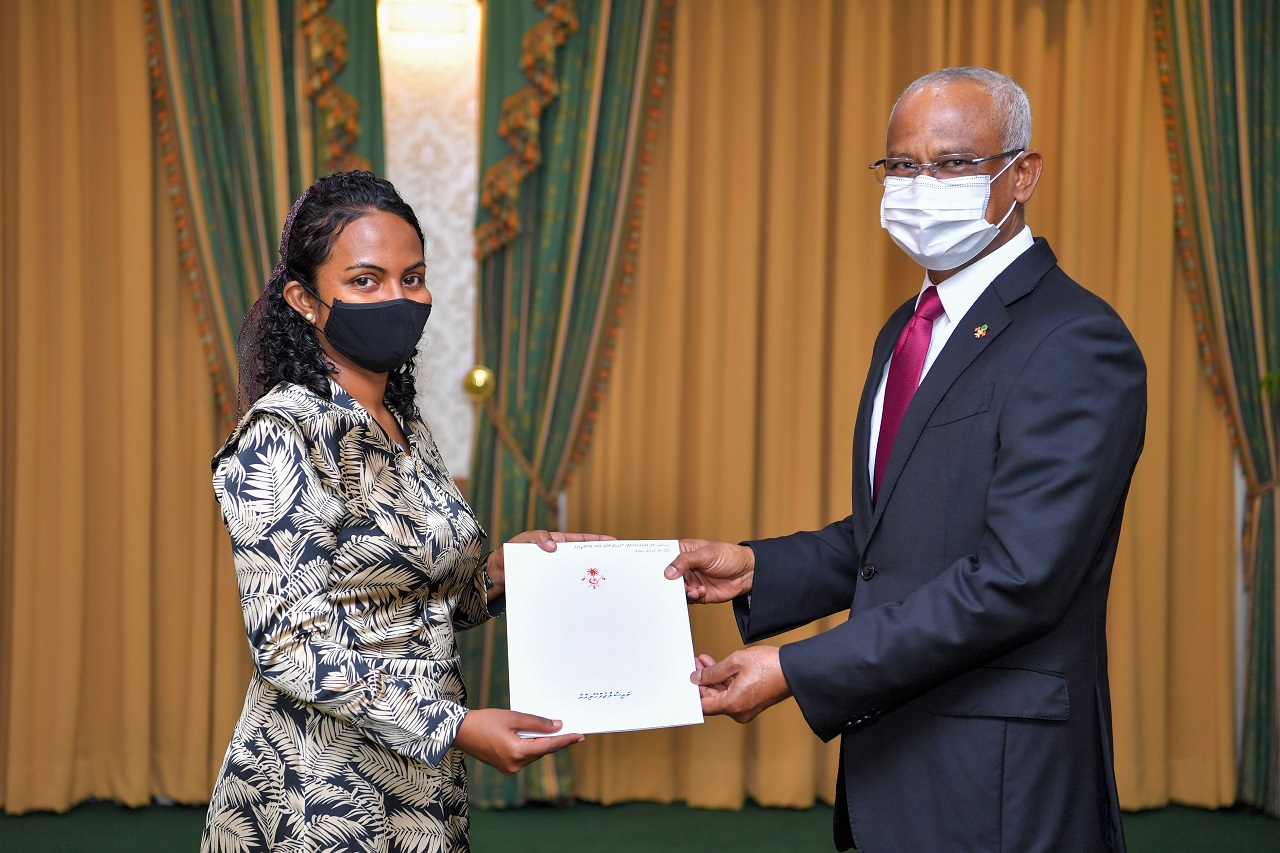 މިނިސްޓަރ ޝައުނާއަށް ރުހުންދޭން ކޮމިޓީން ފާސްކޮށްފި