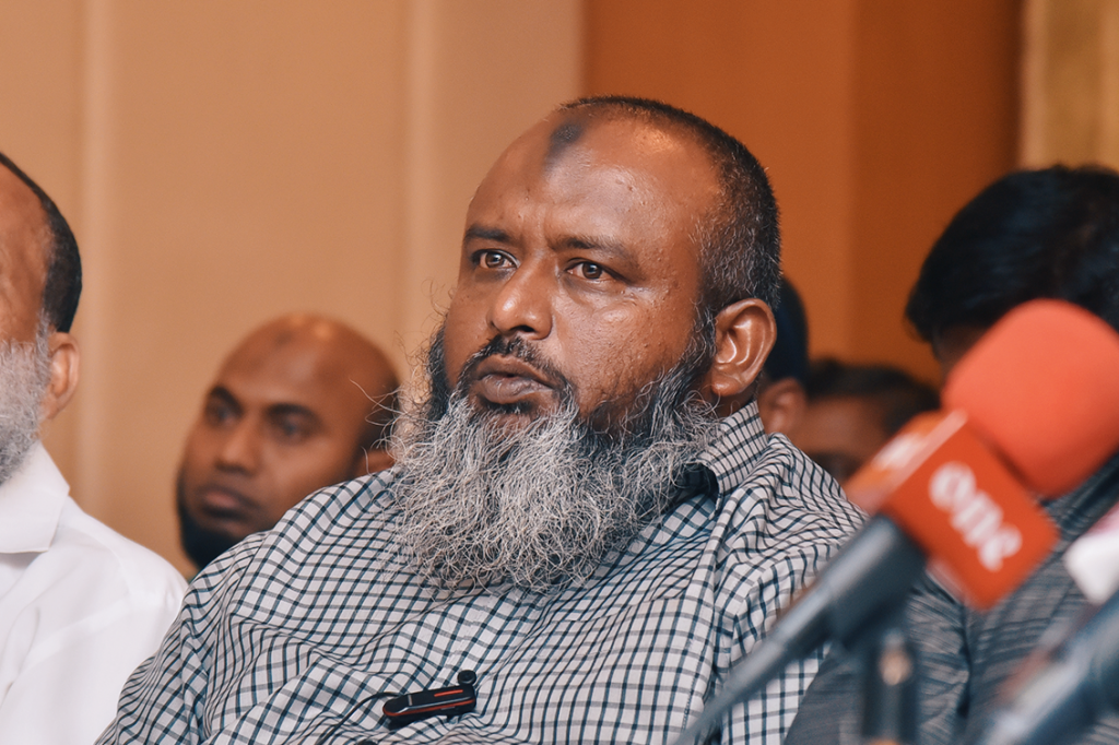 ރައީސްގެ ހަށިކޮޅުގައި އަލިފާން ޖަހަން ގޮވުމަކީ ޓެރަރިޒަމްގެ އަމަލެއް؛ ފިޔަވަޅުއަޅަންޖެހޭ: ޑރ.އިޔާޒް