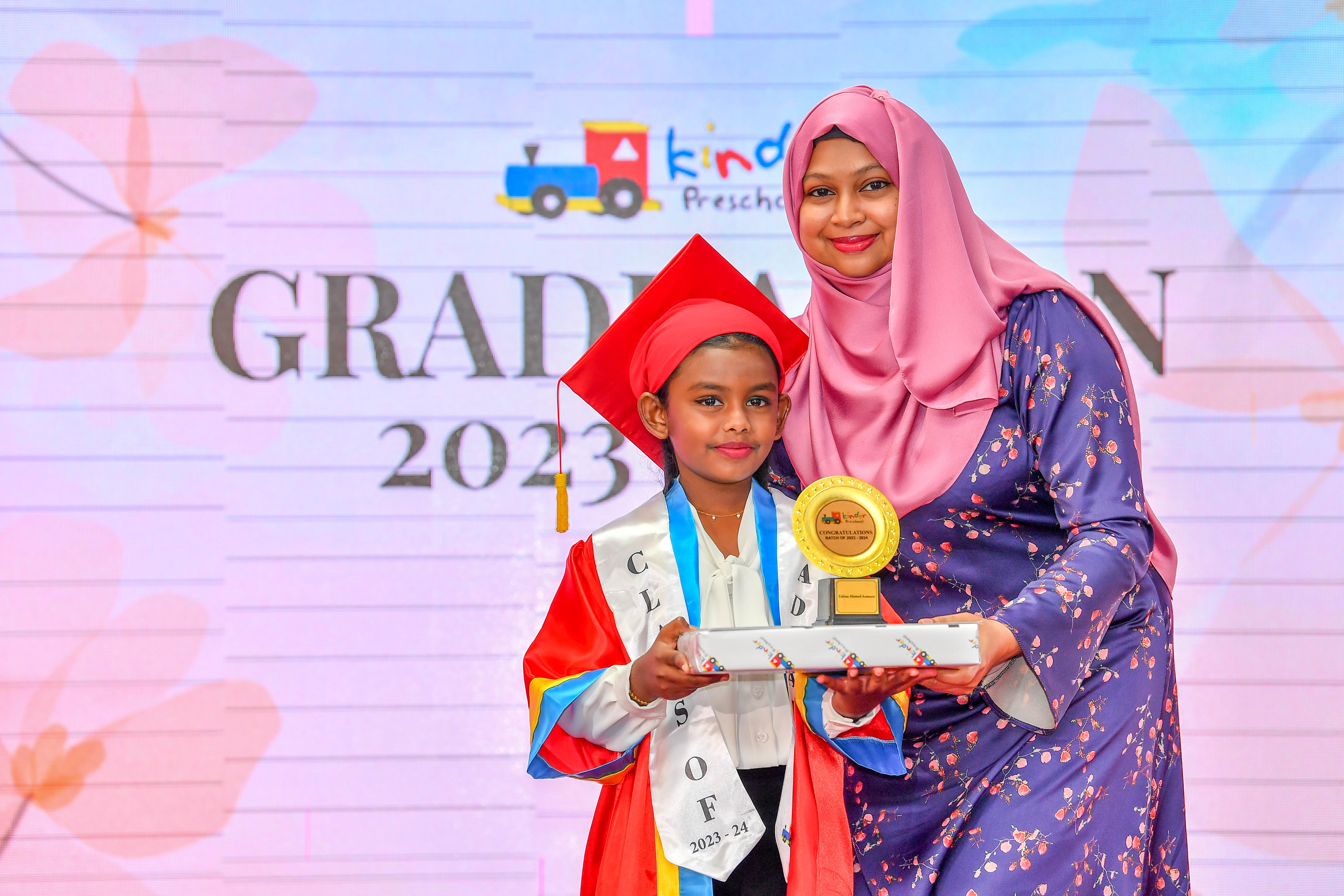 ޗުއްޓީގައިވެސް ދަރިވަރުން ސްކްރީން ޓައިމް މަދުކުރަން އަފްރީން ގޮވާލައްވައިފި