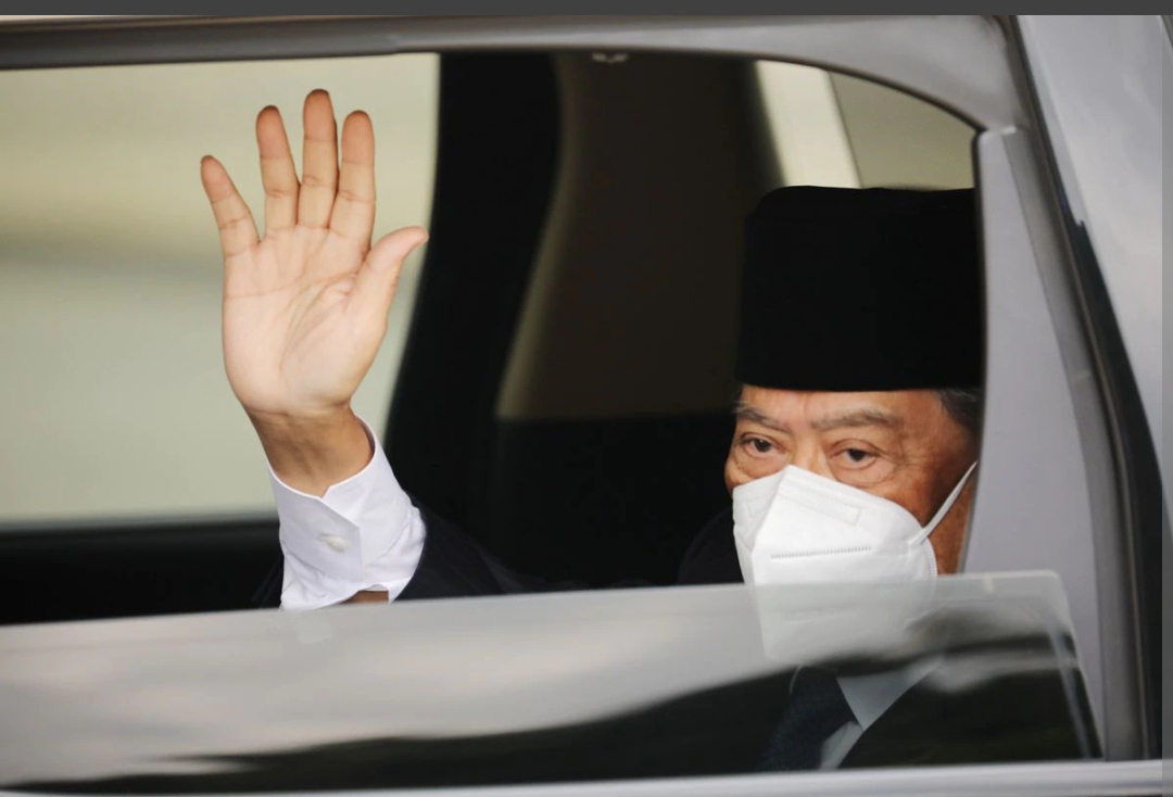 މެލޭޝިޔާގެ ބޮޑުވަޒީރު އިސްތިއުފާ ދެއްވައިފި