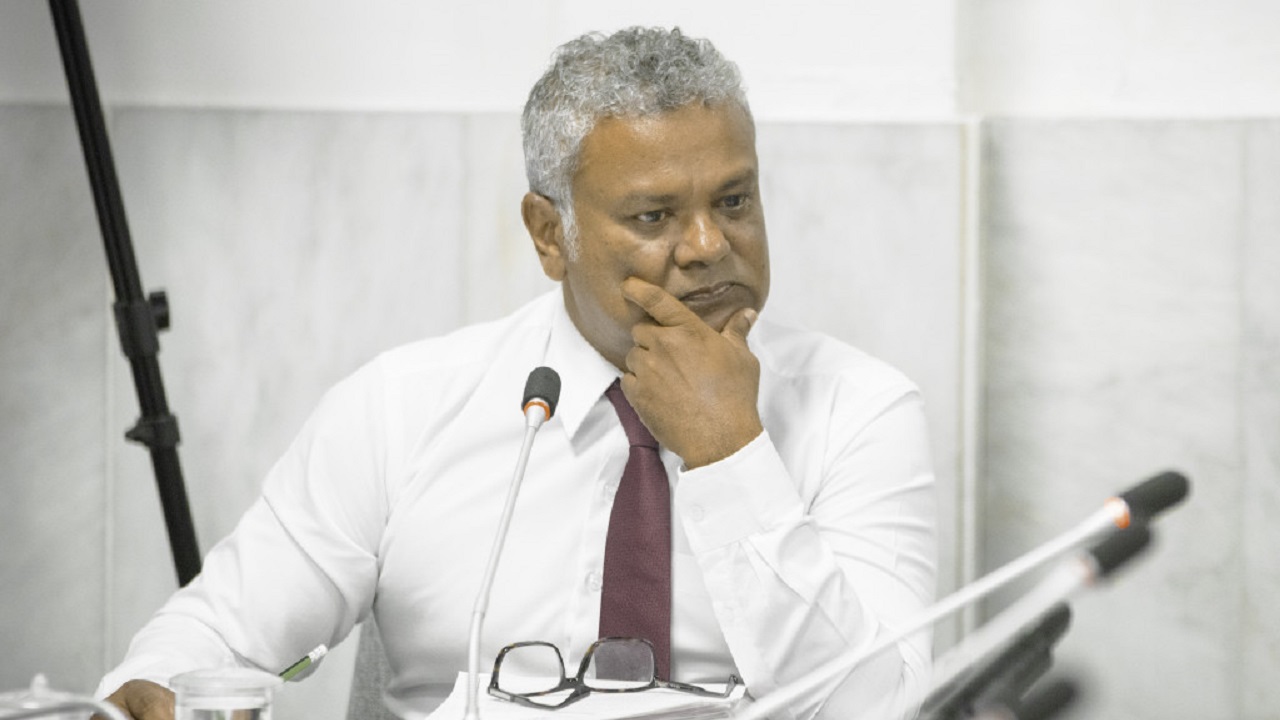 މާލޭގެ މޭޔަރުގެ އިތުބާރު ނެތްކަމުގެ ވޯޓު ނަގާތީ ހުޅުމާލޭގެ މެންބަރު ނިޔާޒުގެ ނުރުހުން