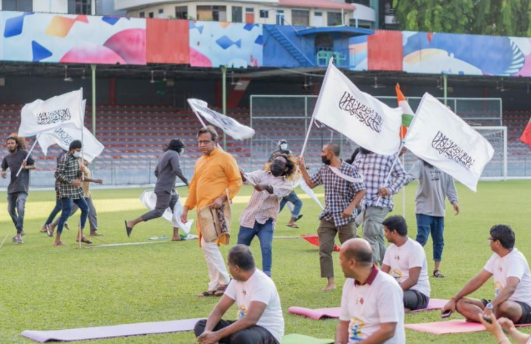 ކަސްރަތު ކްލާސްތަކުގެ ނަމުގައިވިޔަސް ޔޯގާ ހަރަކާތް ހިންގުމަކީ ހަރާމް ކަމެއް: އިލްމުވެރިންގެ ގުޅުން