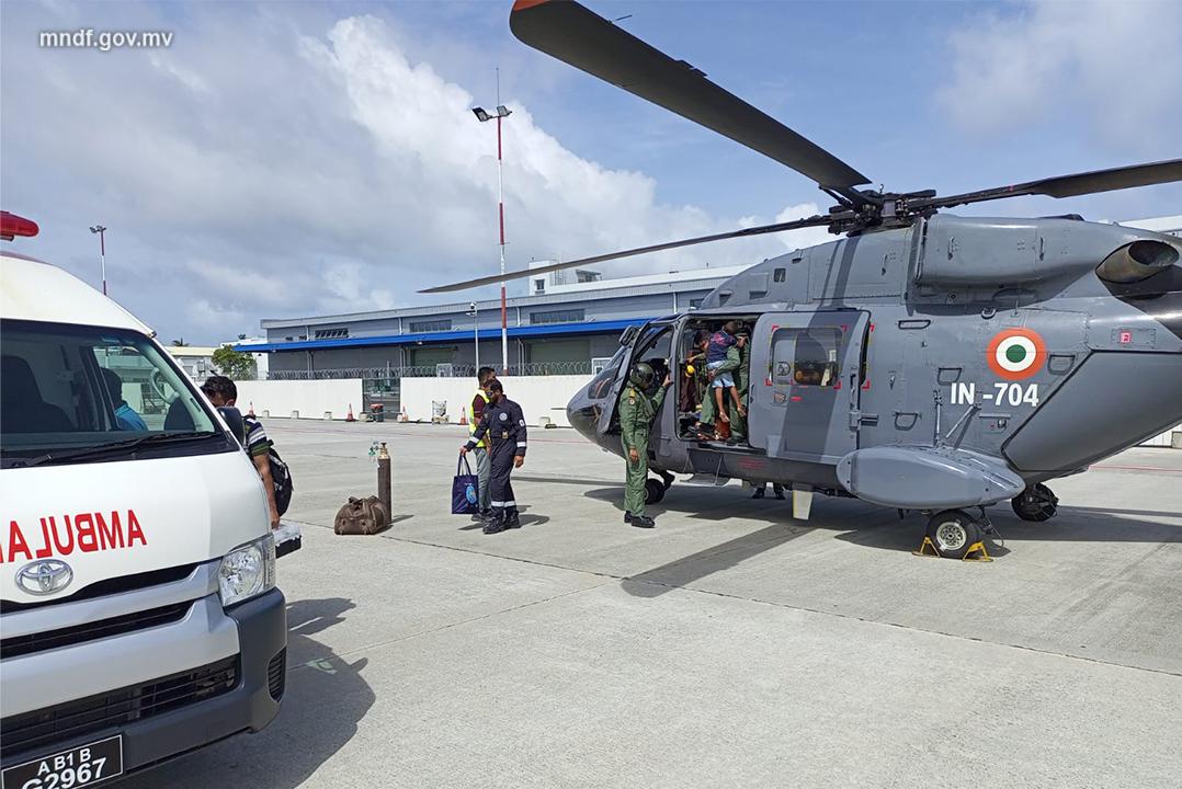 މުލީ ހޮސްޕިޓަލުގައި އޮތް ކުޑަކުއްޖަކު ހެލިކޮޕްޓަރުގައި މާލެ ގެނެސްދީފި