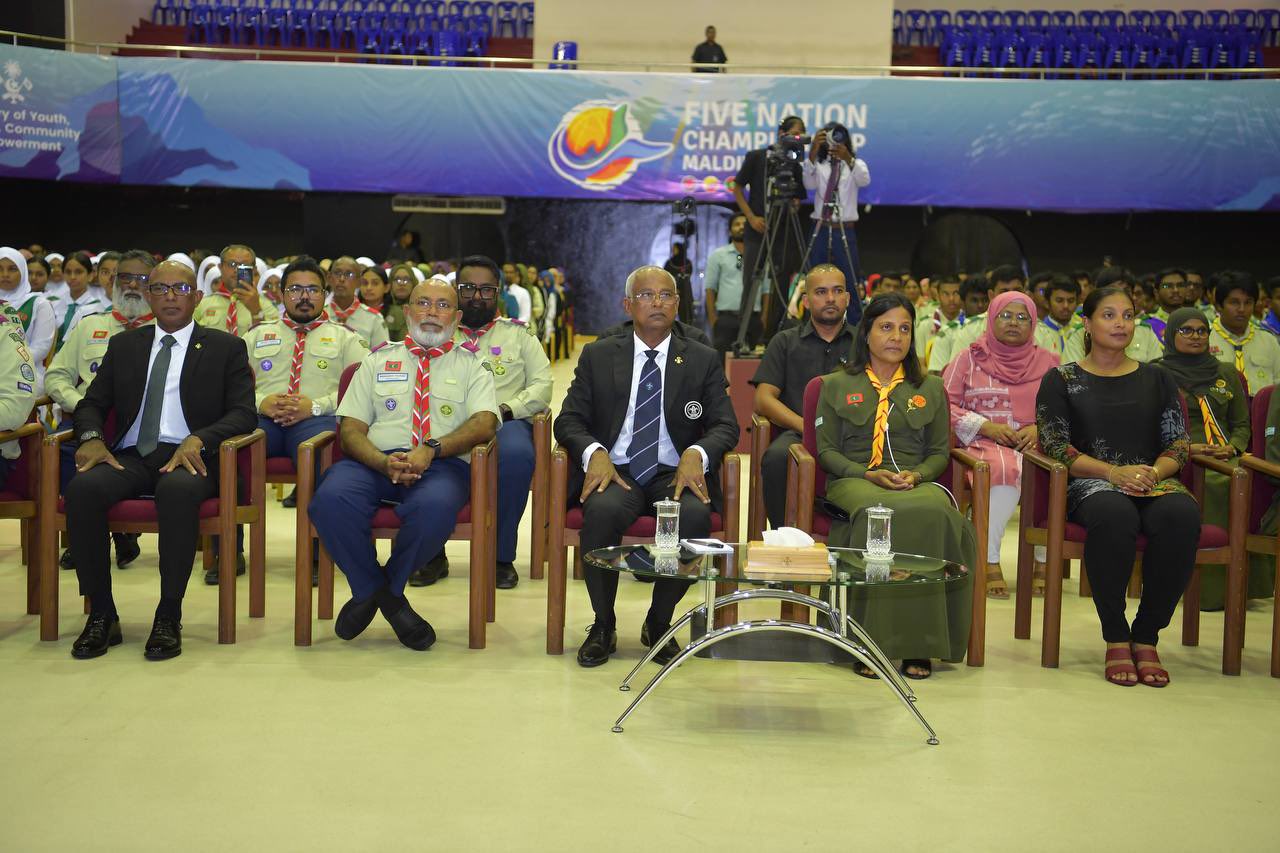 ސްކައުޓުންނާއި ގާލް ގައިޑުން ކޭމްޕް ދާނެ ރަށެއް ހަމަޖައްސައިދެނީ