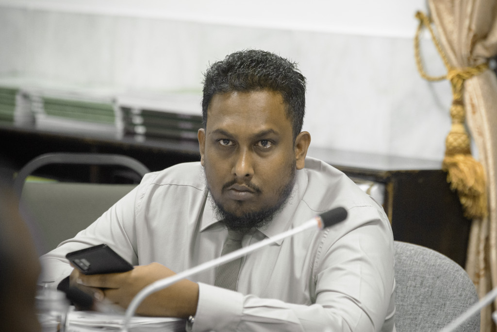 މެމްބަރު މޮސްޓަރ މަޖިލީހުގެ ވަޓްސްއެޕް ގްރޫޕުން ބޭރުކޮށްފި