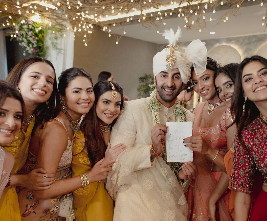 އާލިއާ ބަޓްގެ ބްރައިޑްސްމެއިޑުން 11.5 ކަރޯޑް ރުޕީޒް ދިނުމަށް ރަންބީރަށް ޑިމާންޑު ކުރި