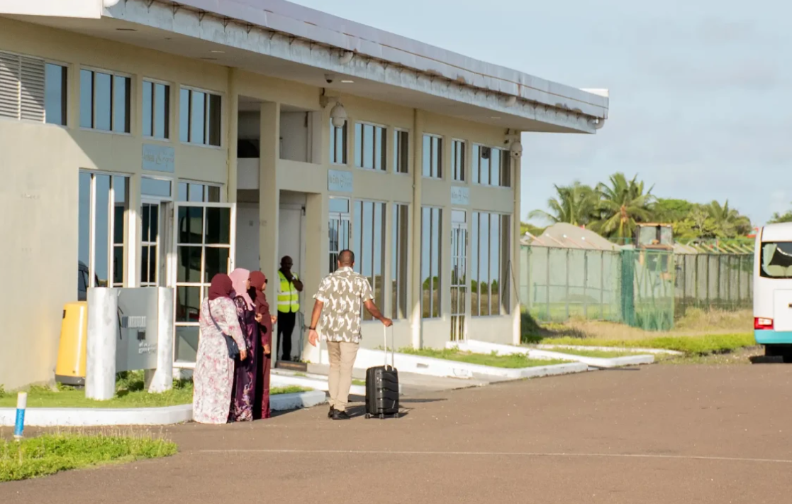 ހުއްޓިފައިވާ ފުވައްމުލަކު އެއާޕޯޓުގެ އޮޮަޕަރޭޝަން އަލުން ފެށުމަށް އައްޑޫއިން ފަޔާ ޓްރަކެއް ގެންދަނީ