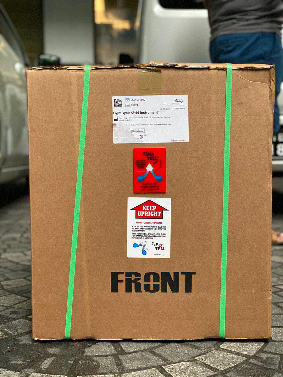 ކޯވިޑް-19: މާފަރު އެއަރޕޯޓުގައި ހަދާ ލެބަށް ގެންނަ ޕީސީއާރު މެޝިން ރާއްޖެ ގެނެސްފި