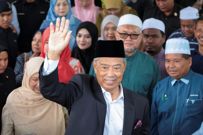 މެލޭޝިޔާގެ ކުރީގެ ބޮޑުވަޒީރާ ދެކޮޅަށް ބަޣާވާތަކަށް ހިތްވަރު ދިނުމުގެ ދަޢުވާ އުފުލައިފި