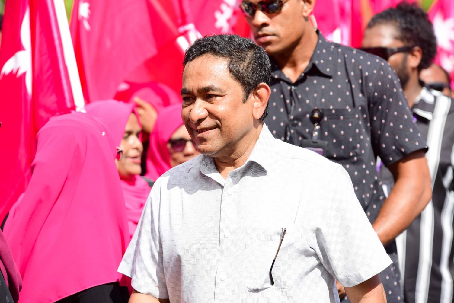 ފުއްގިރި މައްސަލަ: ފުލުހުން ރައީސް ޔާމީން ފްރޭމް ކުރުމަށް މަސައްކަތް ކުރާކަމުގެ ތުހުމަތު