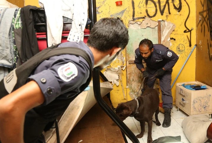 އެޕާޓްމަންޓަކުން އެއް ކިލޯއަށް ވުރެ ގިނަ ކެނަބިސް އަތުލައިގަނެ ބަޔަކު ހައްޔަރުކޮށްފި