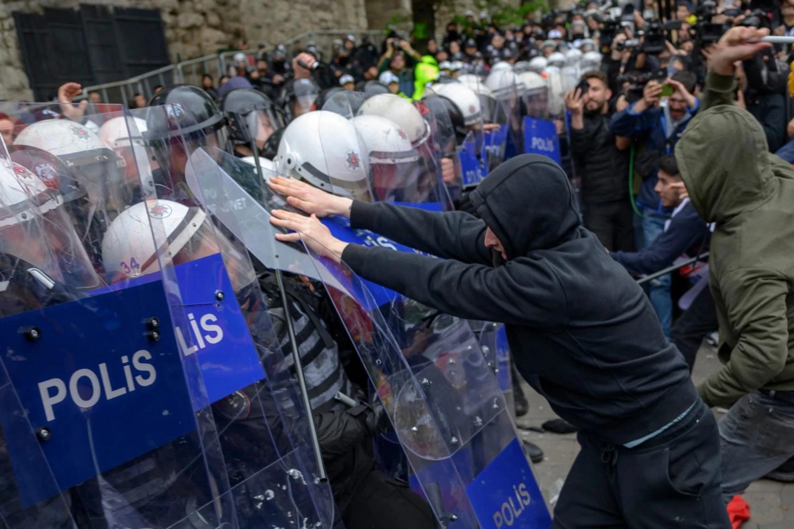 ސީރިއާއާ ދެކޮޅަށް ތުރުކީގައި ހިންގާ ހަމަނުޖެހުންތަކުގައި 470 މީހުން ހައްޔަރުކޮށްފި