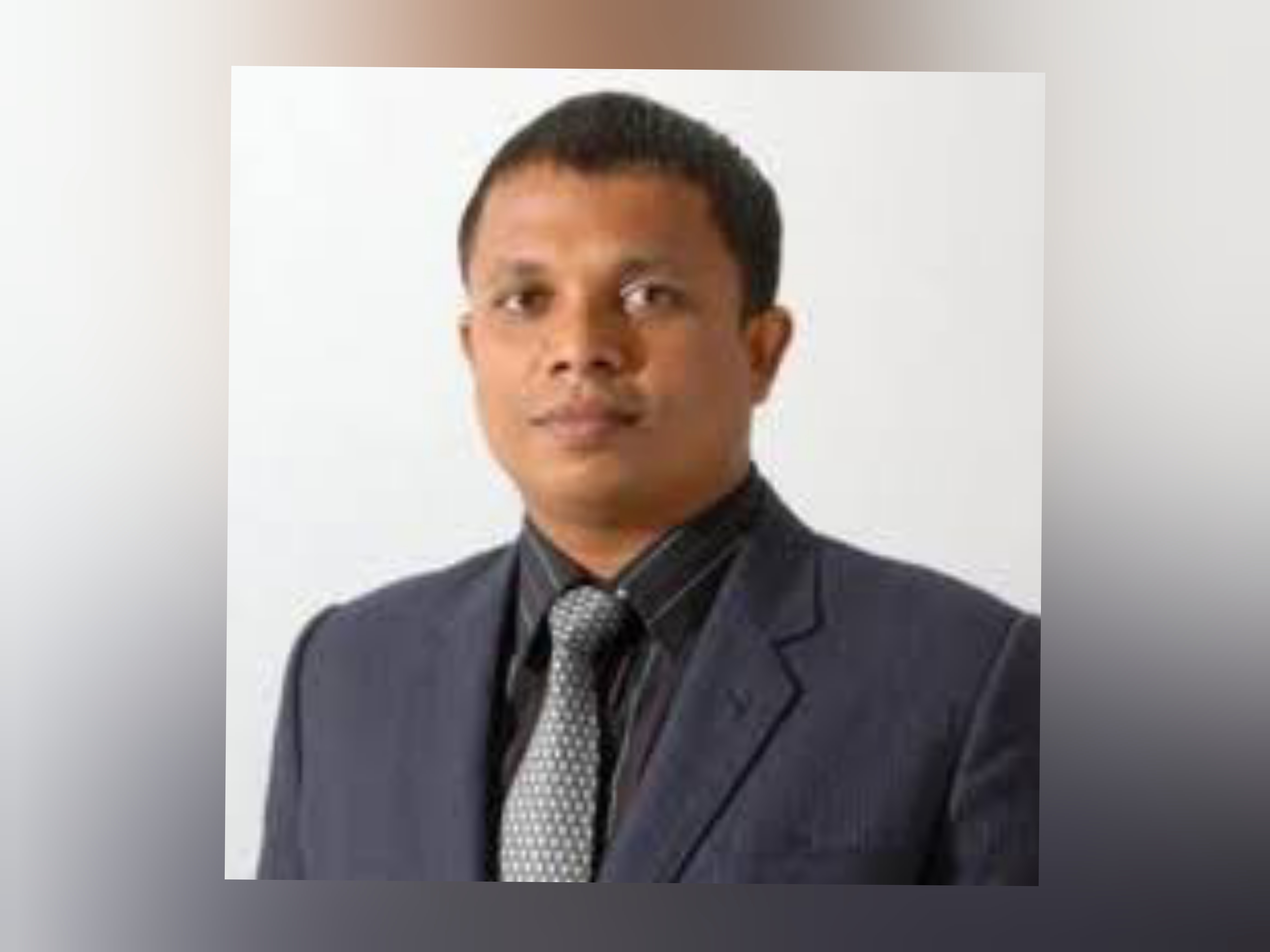 ފިނޭންސް މިނިސްޓަރަކަށް އައްޔަންކުރާނެކަމަށް ބެލެވޭ ޝަފީގަށް ގިނަ ބައެއްގެ ފާޑު ކިޔުން!