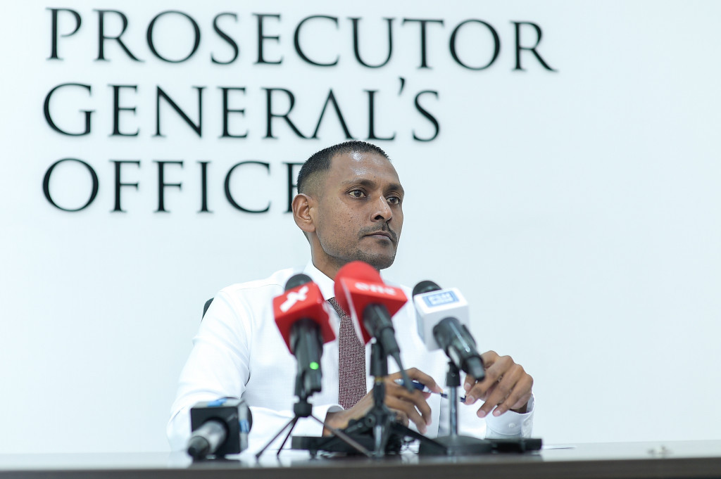 އޮފީހަކުން އަށް ލައްކައަށް ވުރެ ގިނަ ރުފިޔާ ވަގަށް ނެގި މީހަކަަށް ދައުވާކުރަނީ