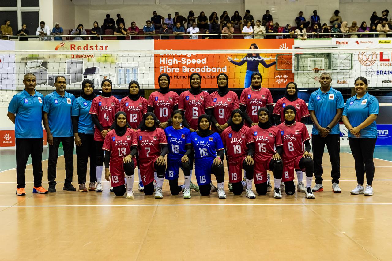 ދިވެހި ގައުމީ އަންހެން ވޮލީ ޓީމަށް ރައީސް ހިތްވަރުދެއްވައިފި