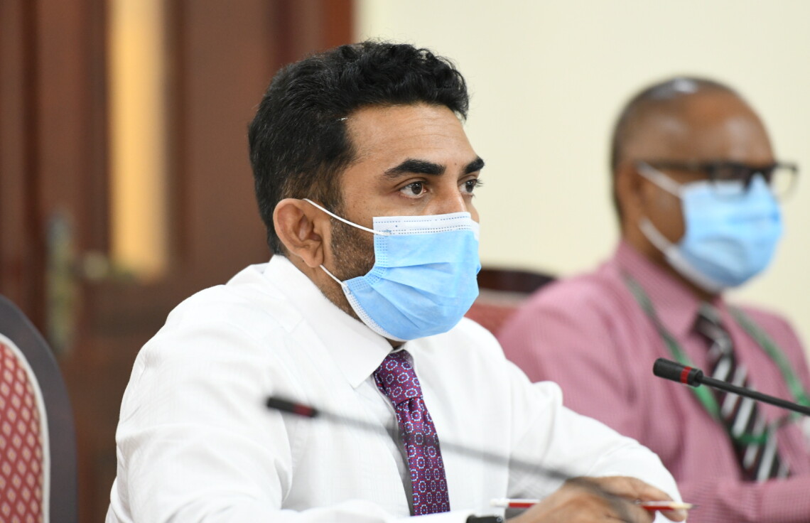 ދޮގު މައުލޫމާތު ދިންކަމަށް ބުނެ މިނިސްޓަރ އަމީން މަޖިލީހުގެ ކޮމެޓީއަށް ހާޒިރުކުރަނީ