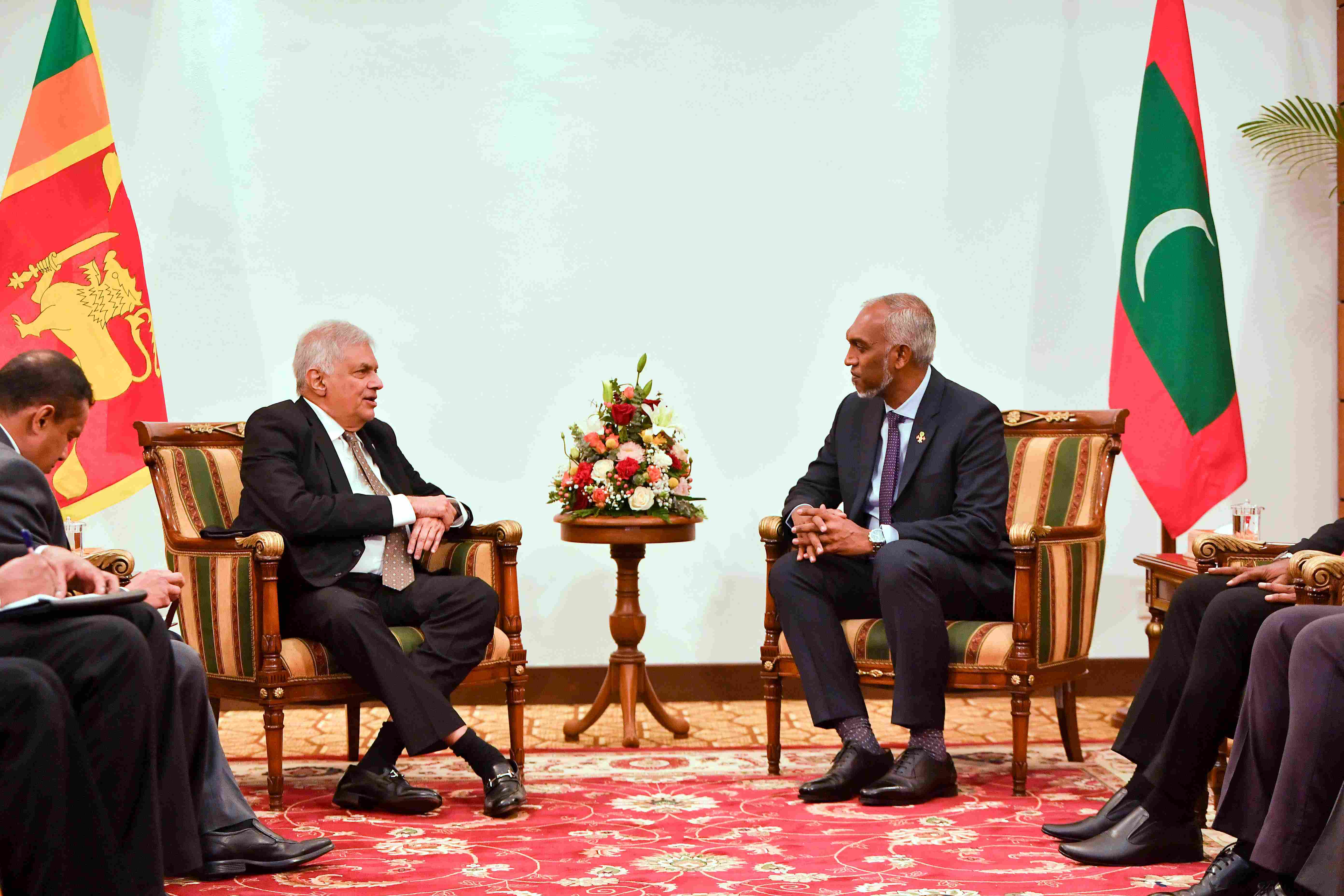 ސްރީލަންކާގެ މިނިވަންދުވަހުގެ މުނާސަބަތުގައި، އެ ޤައުމުގެ ވެރިންނަށް ރައީސް ތަހުނިޔާ ފޮނުއްވައިފި